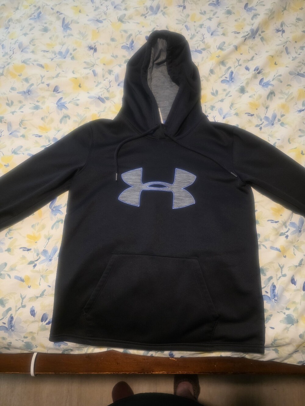 Under Armour Boy's Black Pullover Hoodie Fleece Lined with Gray Logo